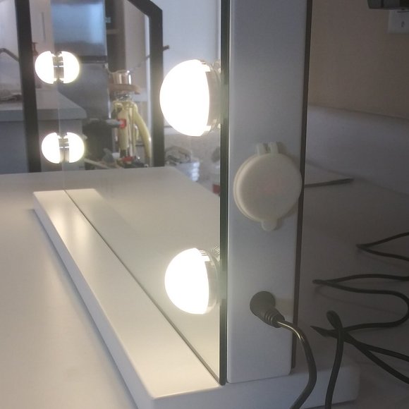 Hollywood Lighted Makeup Mirror with 15 LED Bulbs